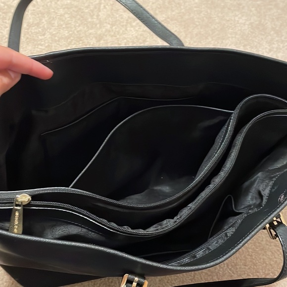 Black Michael Kors tote - Picture 5 of 5